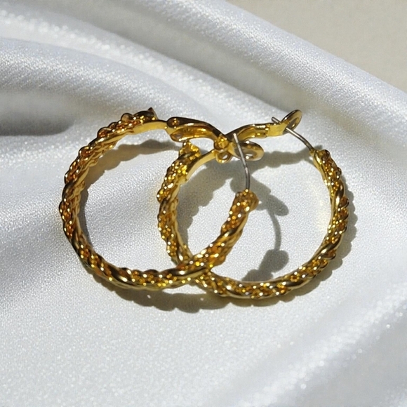 Jewelry - Elegant Gold Hoop Earrings